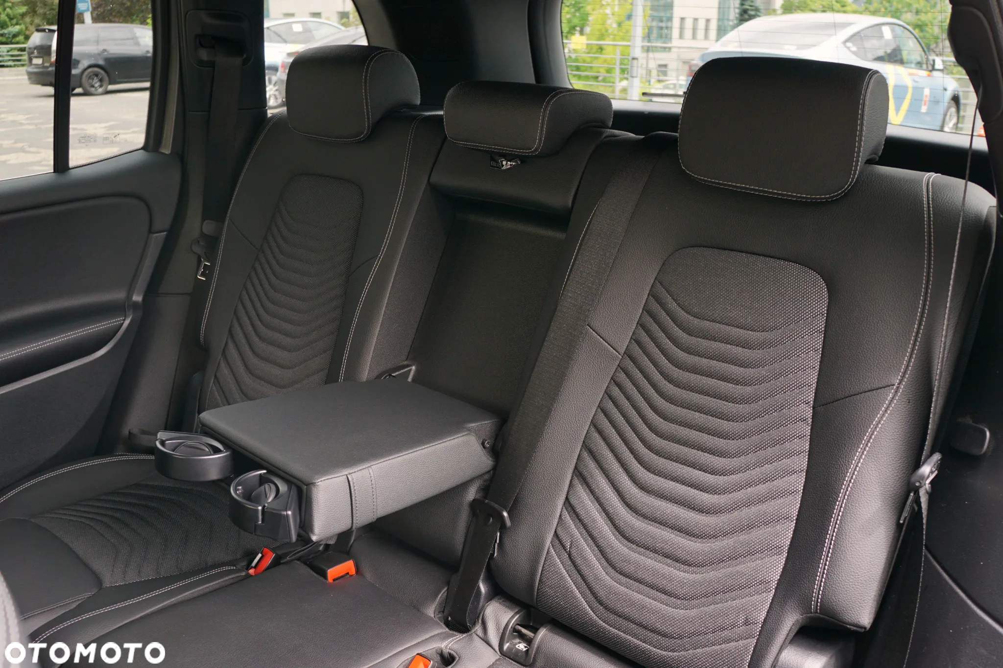 Mercedes-Benz GLB 200 7G-DCT - 24