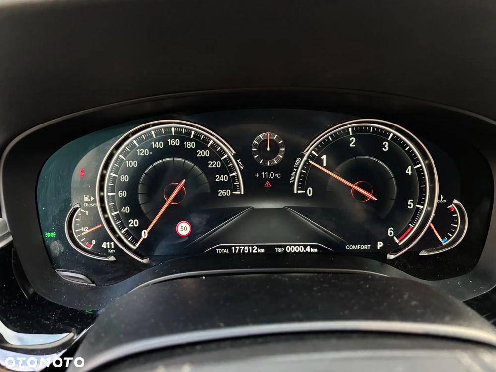 BMW Seria 5 520d - 32