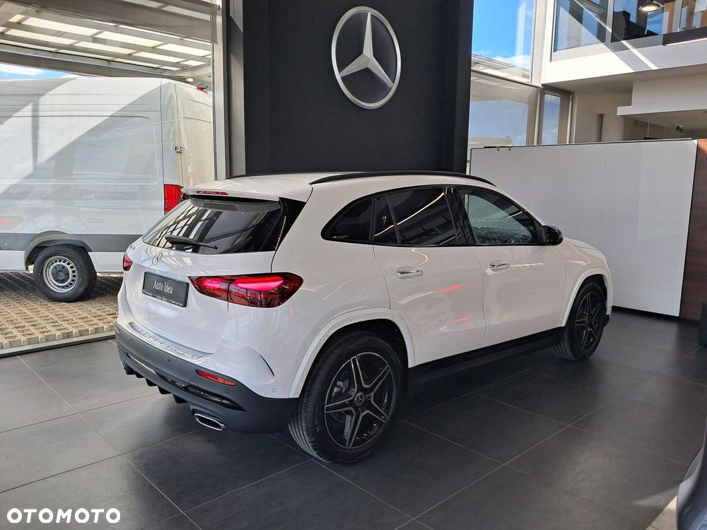 Mercedes-Benz GLA - 21
