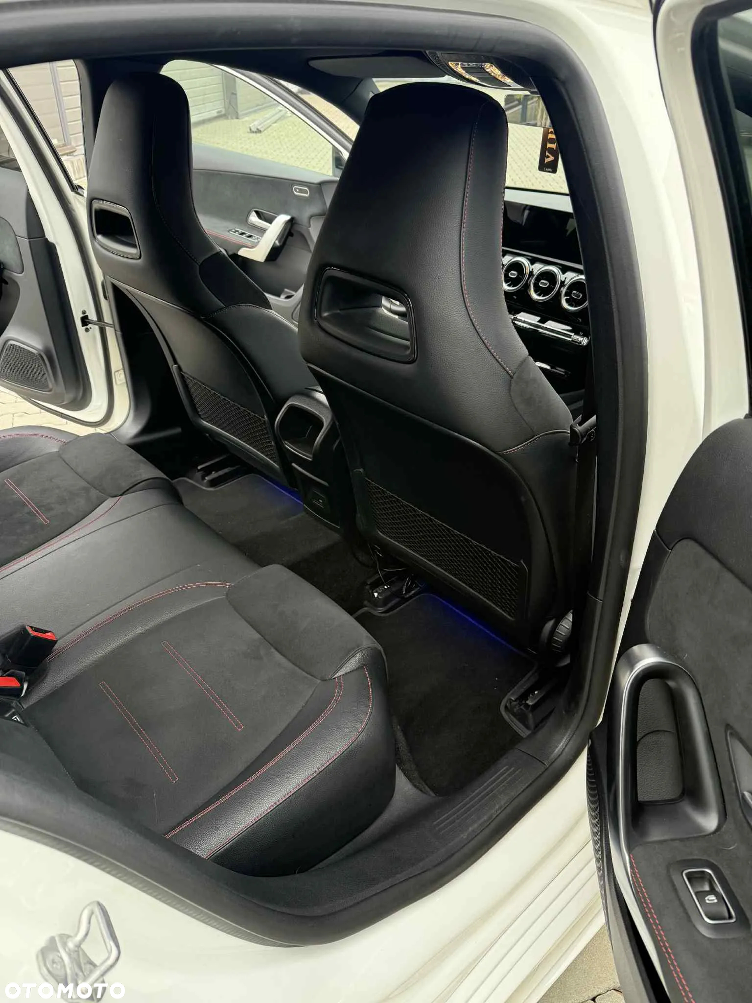 Mercedes-Benz Klasa A 180 AMG Line 7G-DCT - 12