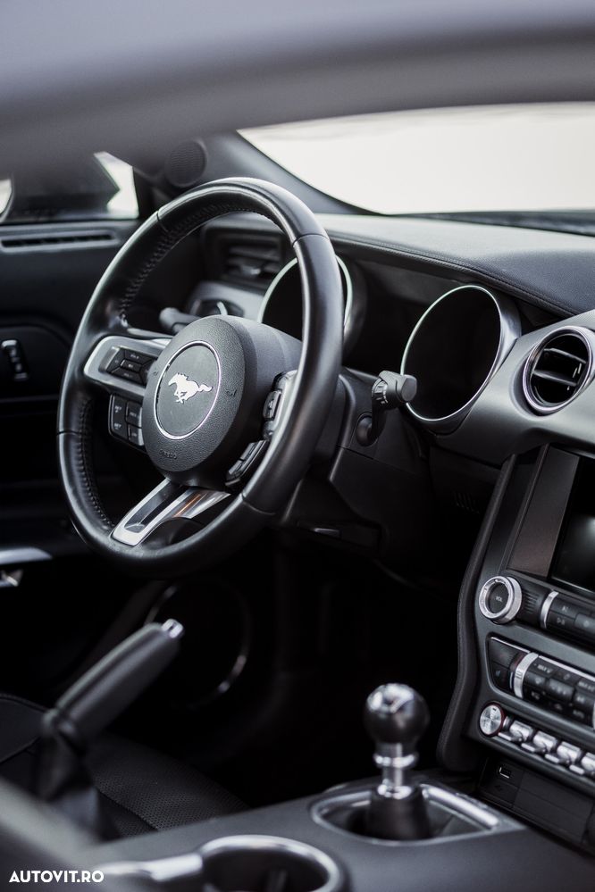 Ford Mustang 2.3 EcoBoost - 11