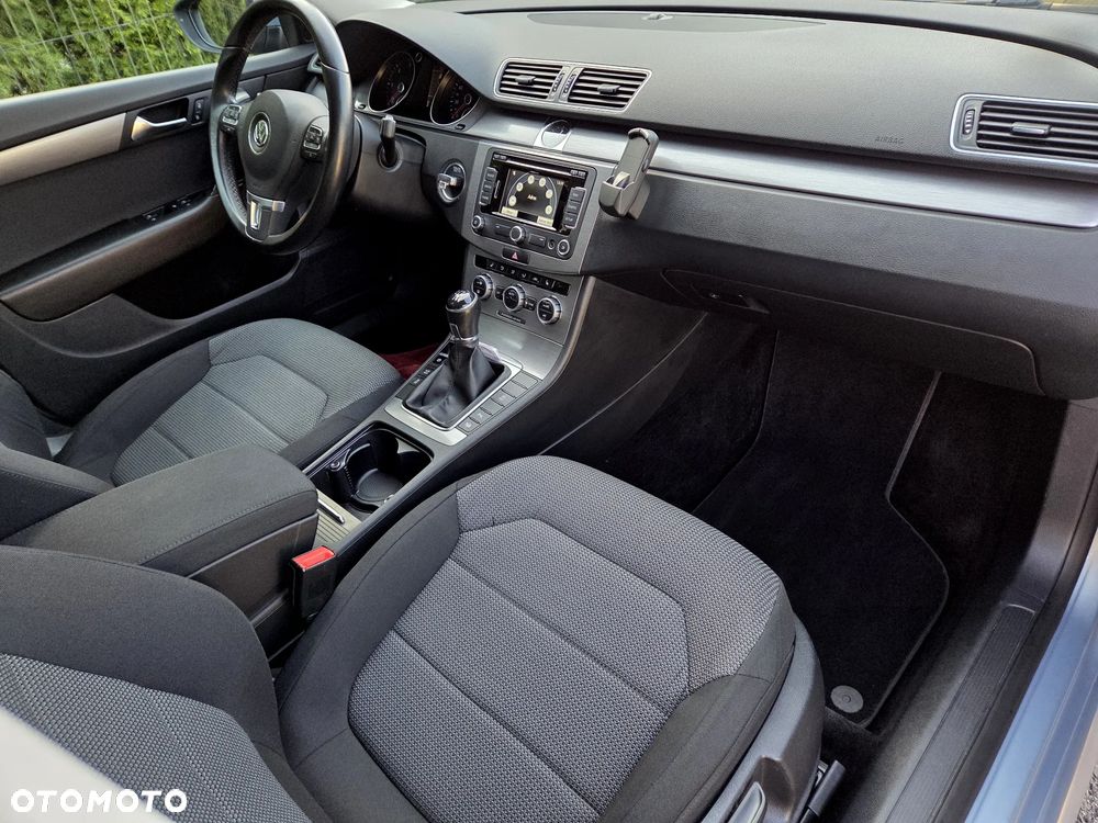 Volkswagen Passat - 19