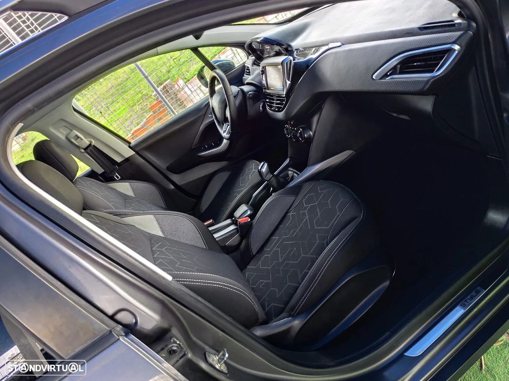 Peugeot 2008 1.6 BlueHDi Style - 36