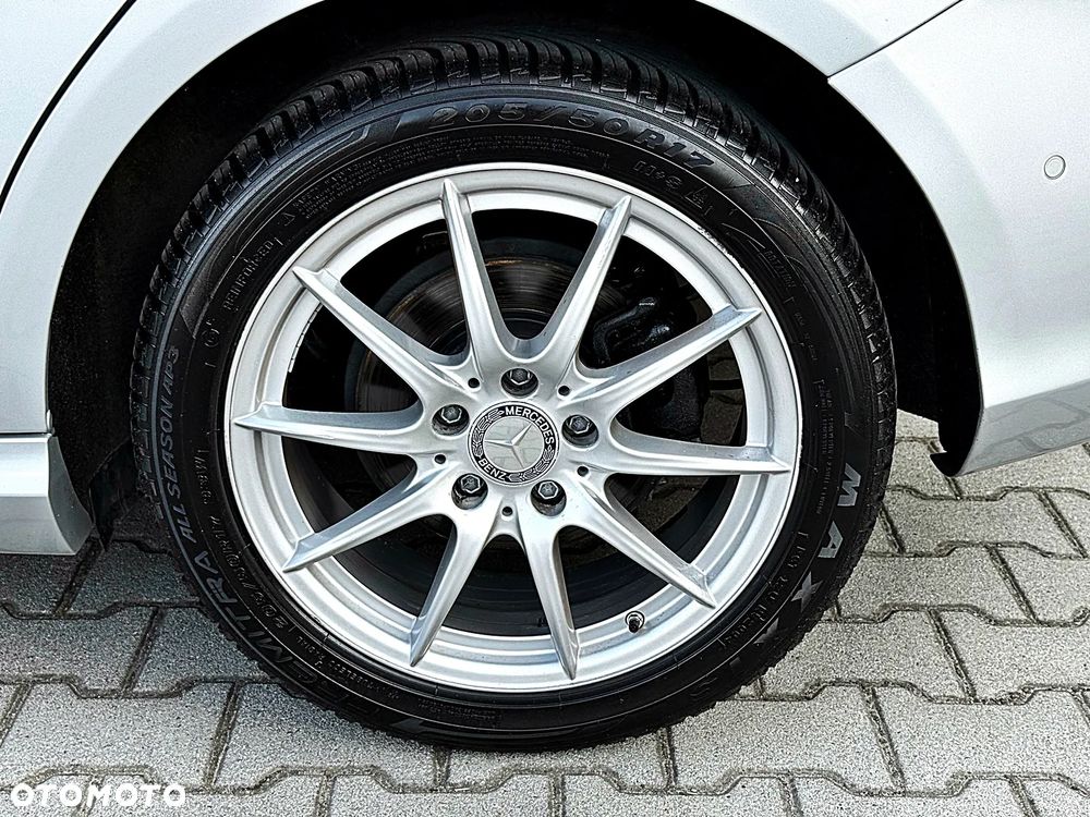 Mercedes-Benz Klasa B 180 AMG Line - 12