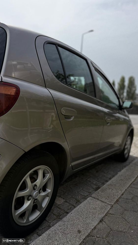 Toyota Yaris 1.0 Sol AC - 9