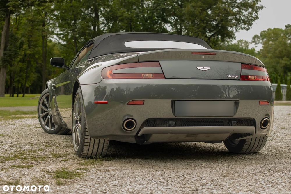 Aston Martin V8 Vantage - 2