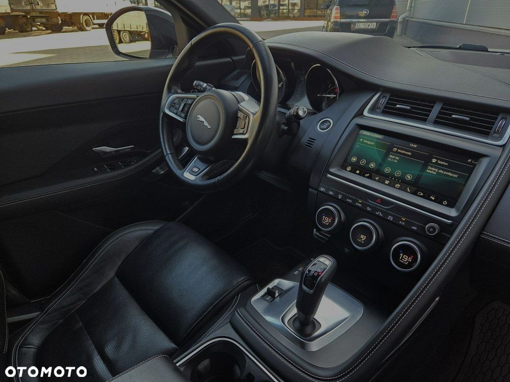 Jaguar E-Pace - 32