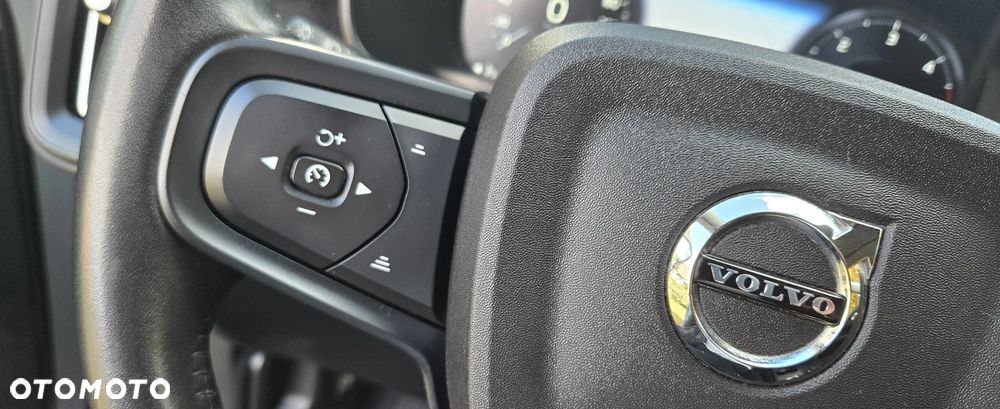 Volvo XC 40 D3 Momentum Pro - 21