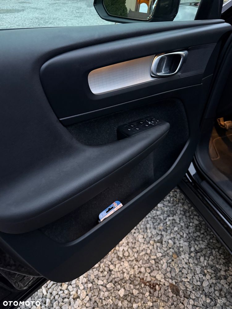 Volvo XC 40 D3 SCR Momentum - 10