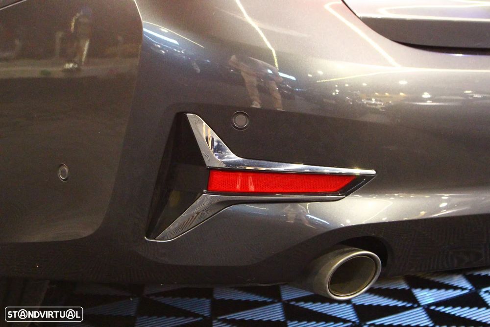 BMW 318 d Line Luxury Auto - 9