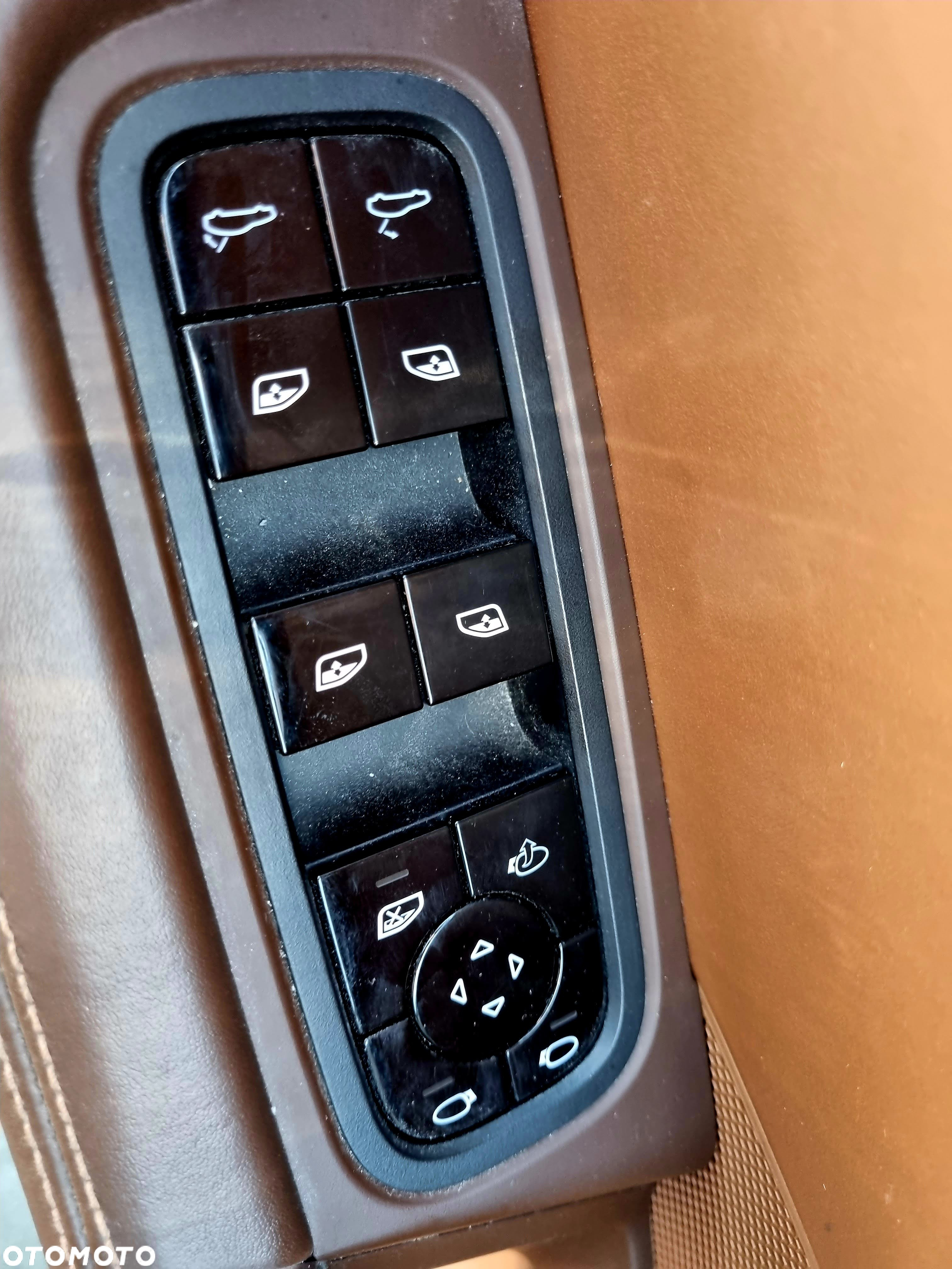 Porsche Cayenne - 16