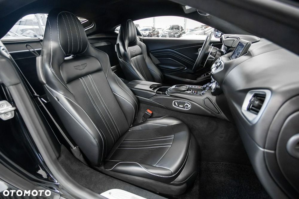 Aston Martin Vantage - 28