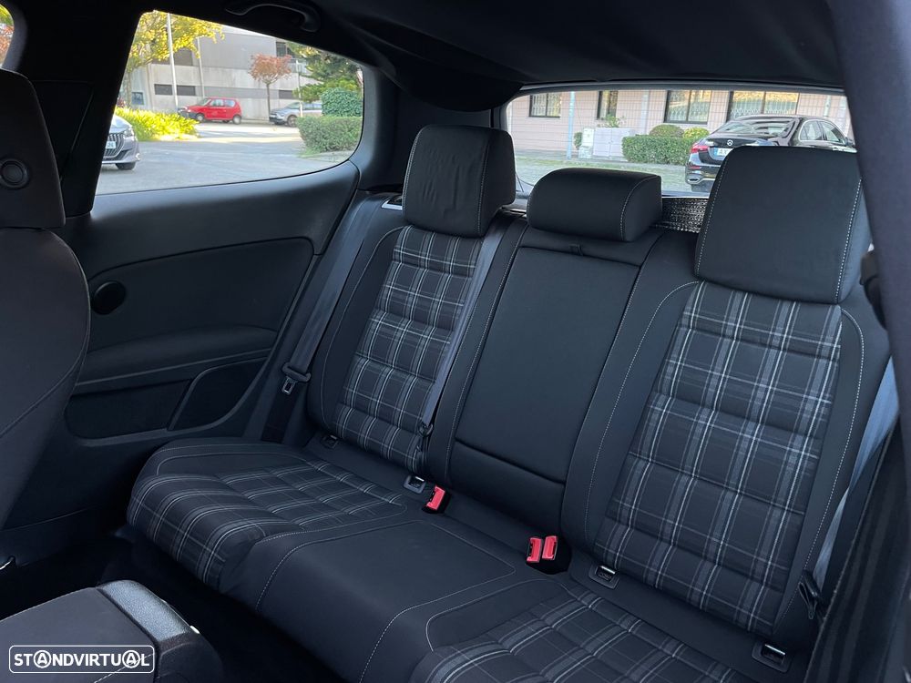 VW Golf 2.0 TDi DPF DSG GTD - 10