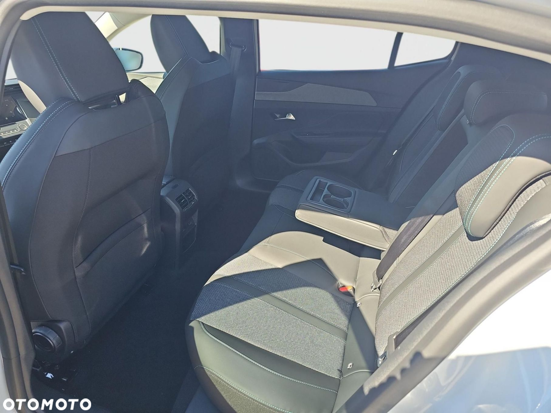 Peugeot 408 - 12