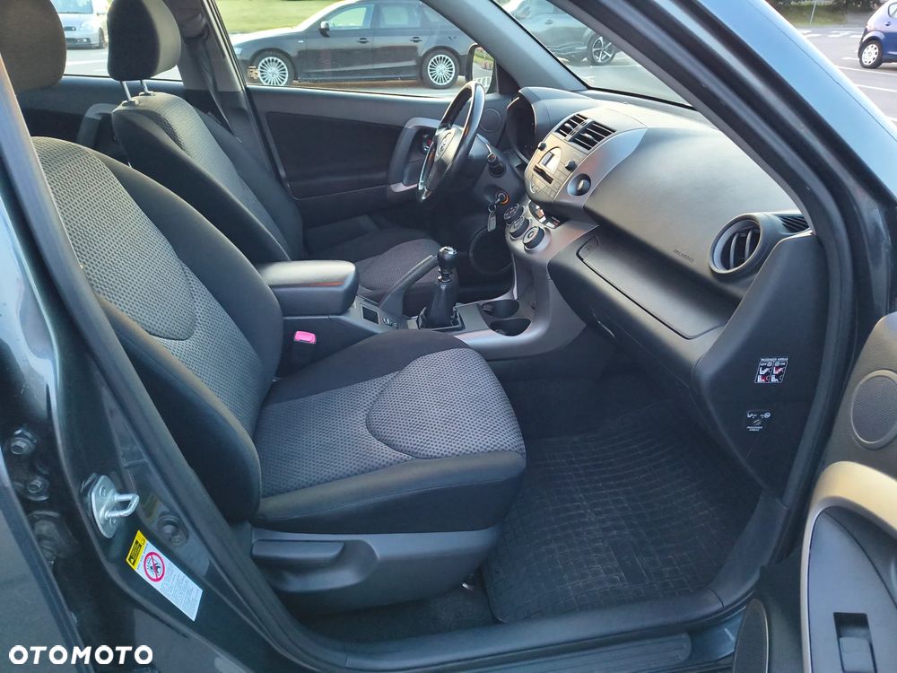 Toyota RAV4 2.2 D-4D Luna - 16
