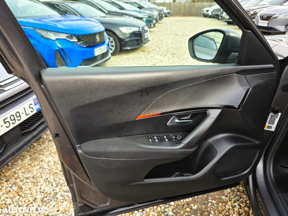 Peugeot 2008 PureTech 130 EAT8 GT - 20