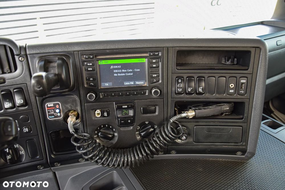 Scania P410 / 8x4 / EURO 6 / WYWROTKA / HYDROBURTA / AUTOMAT / KAMERA COFANIA / NAWIGACJA / HAK / NISKI PRZEBIEG / 2016 / SERWISOWANY / SPROWADZONY - 25