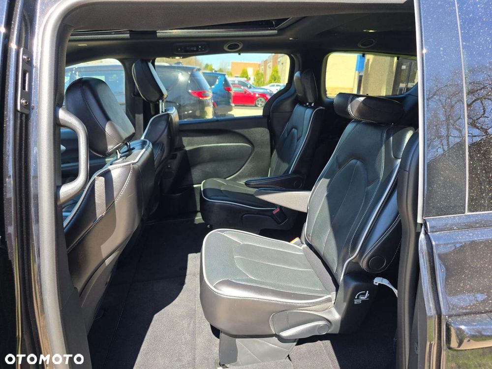 Chrysler Pacifica - 11