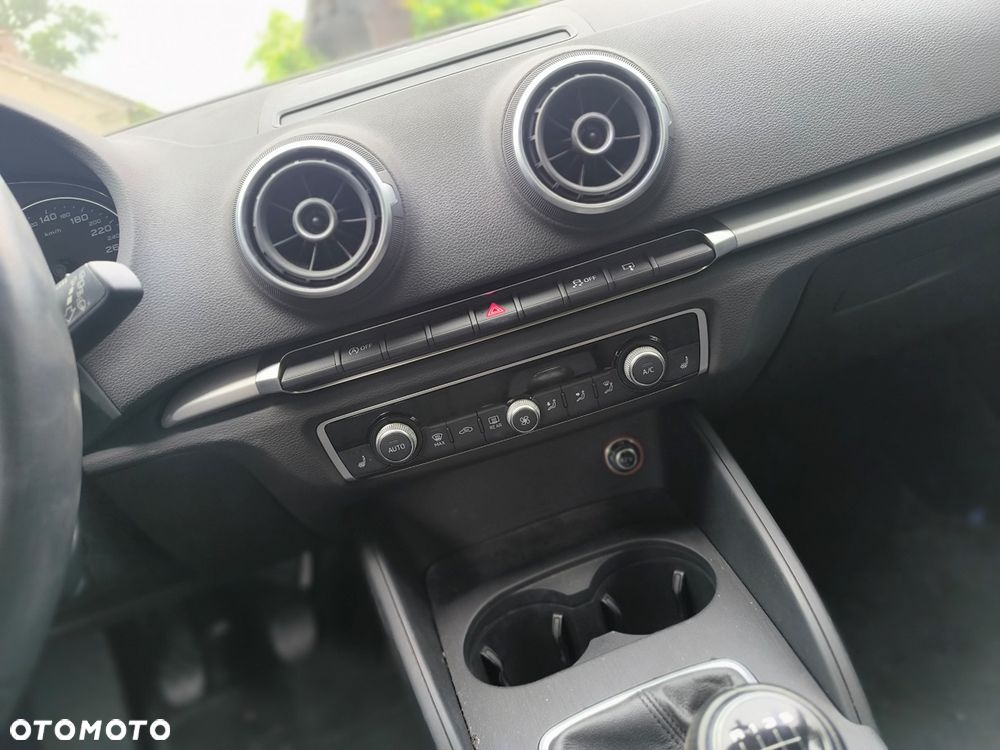 Audi A3 Sportback 1.2 TFSI Attraction - 8
