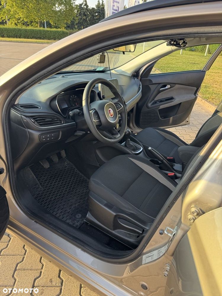 Fiat Tipo 1.4 T-Jet 16v Lounge EU6d - 17