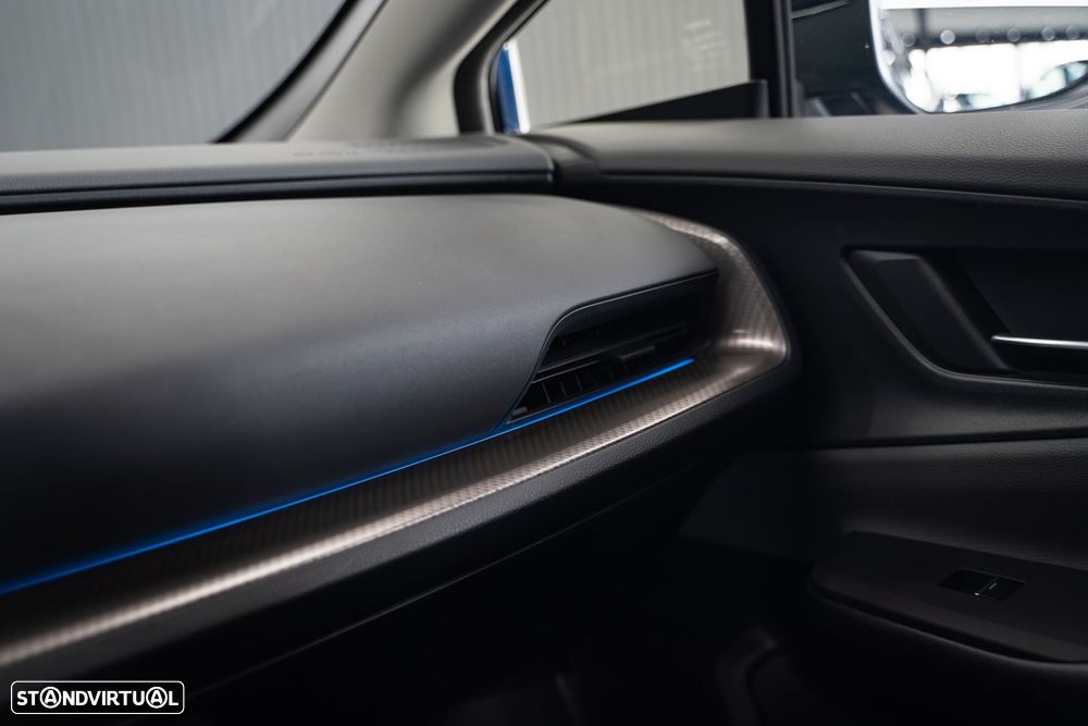 Toyota Prius 2.0 Plug-in Luxury - 43