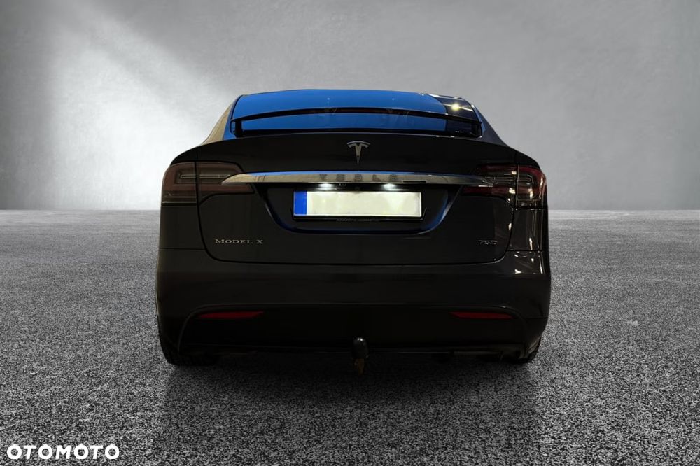 Tesla Model X - 5