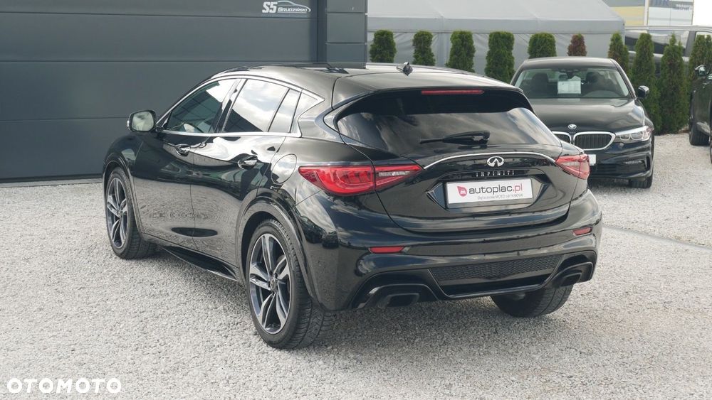 Infiniti Q30 - 7