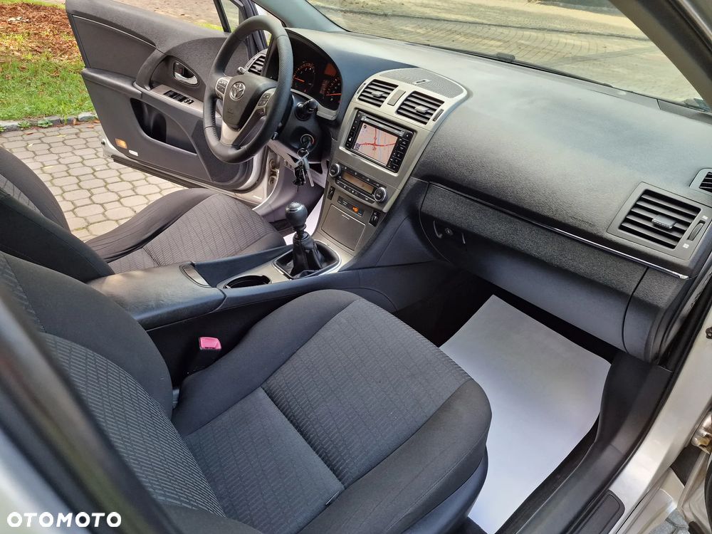 Toyota Avensis 1.8 Sol plus NAVI - 4