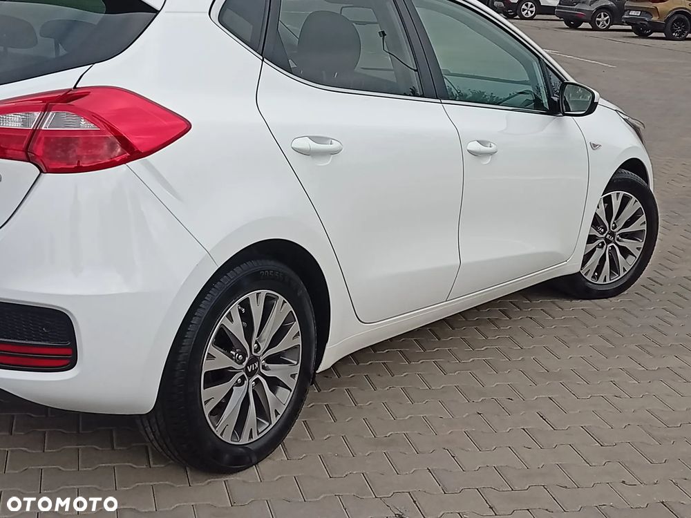 Kia Ceed - 10