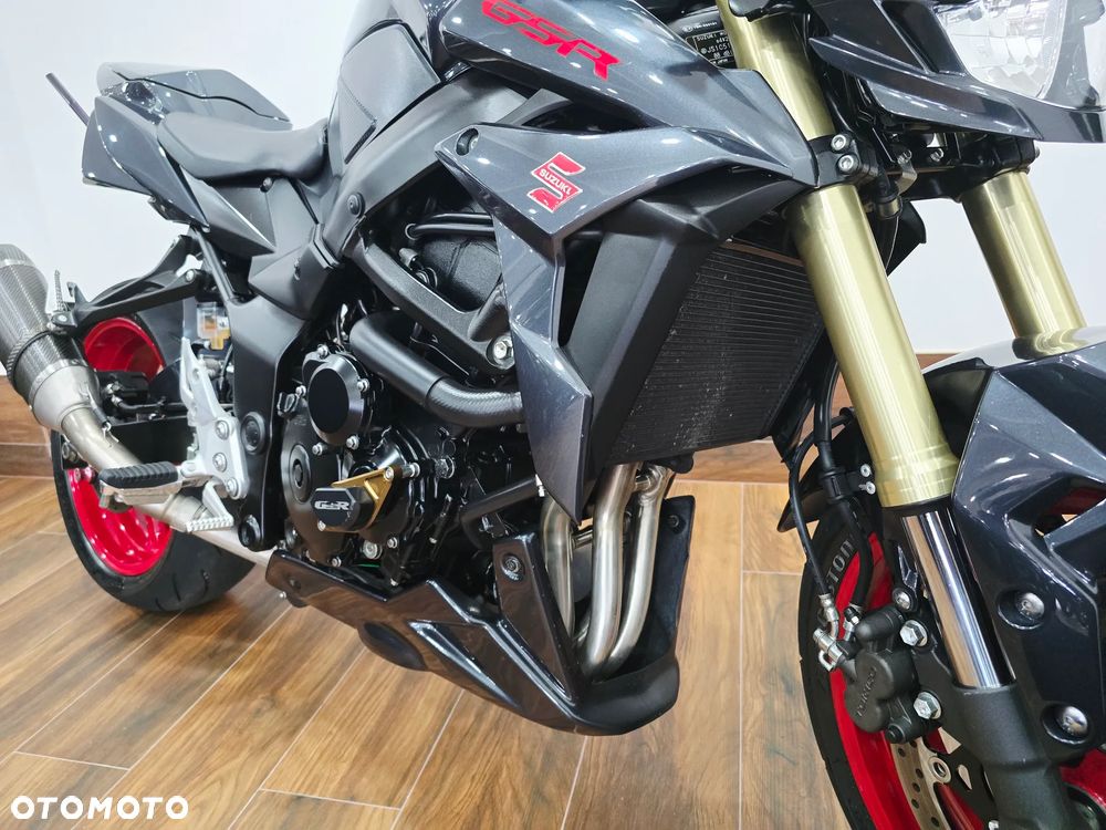Suzuki GSR - 18
