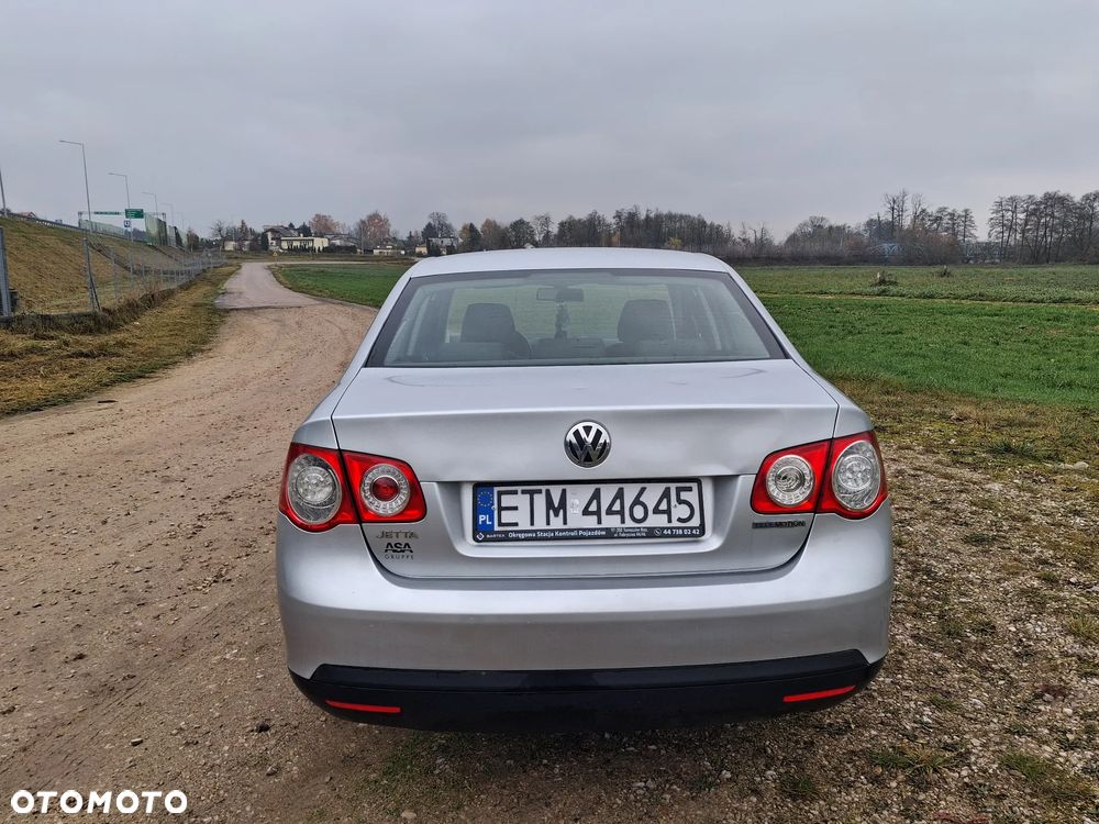 Volkswagen Jetta 1.9 TDI DPF Trendline BlueMotion - 6