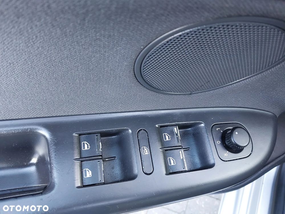 Volkswagen Golf Plus 2.0 TDI Comfortline - 8