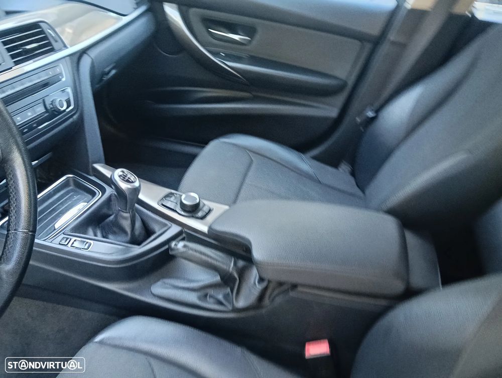 BMW 318 d xDrive Line Modern — fotografia 43