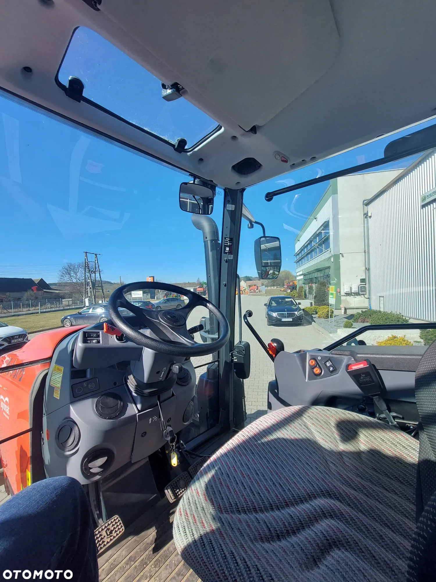 Kubota M6 101 Utility S - 5