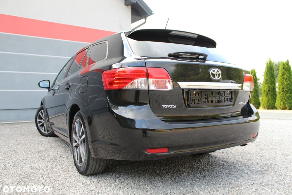 Toyota Avensis 2.0 D-4D Premium - 4