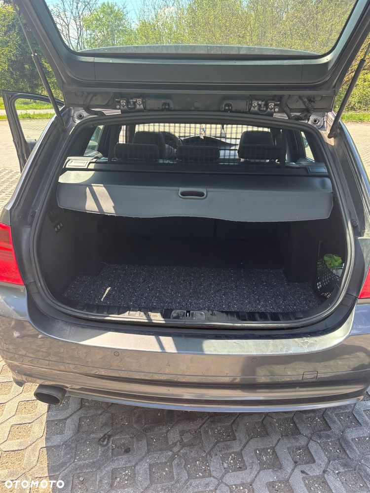 BMW Seria 3 320i - 13