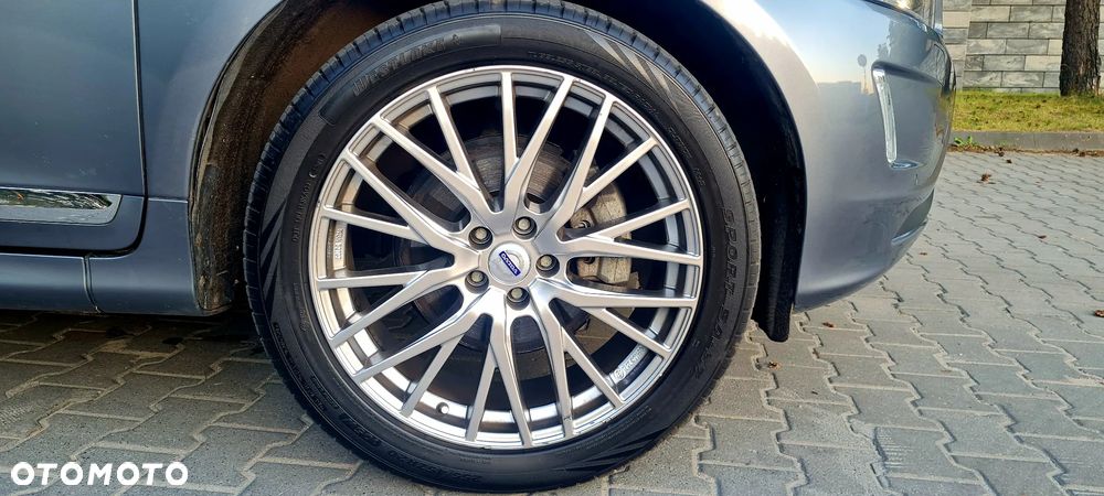 Volvo XC 60 T5 Drive-E Ocean Race - 36