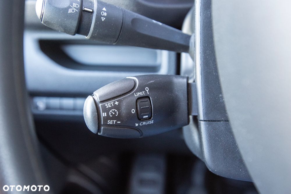 Opel Vivaro L2H1 *ŚREDNI* Blaszak - 17