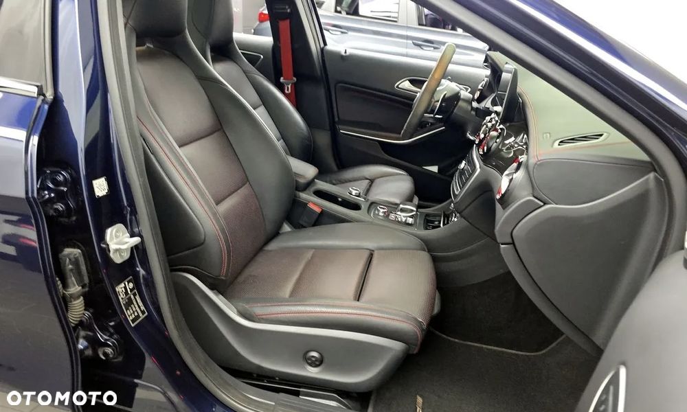 Mercedes-Benz GLA - 9
