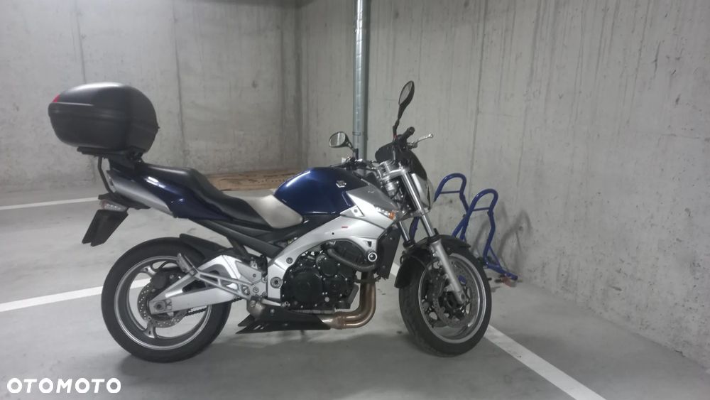 Suzuki GSR - 3