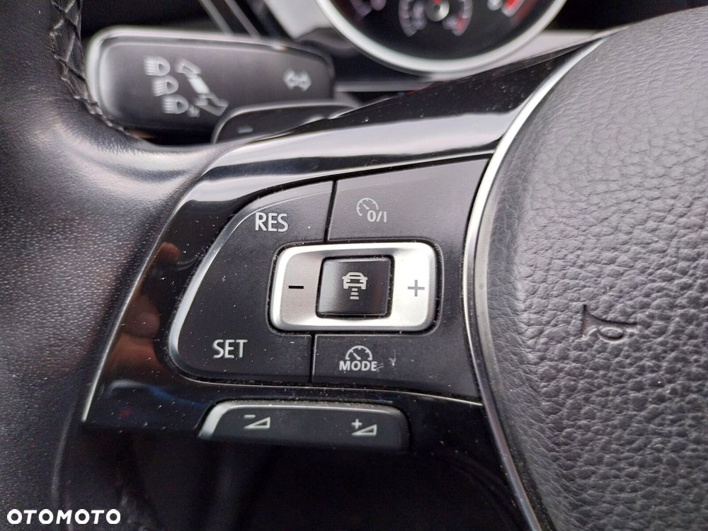 Volkswagen Touran - 19