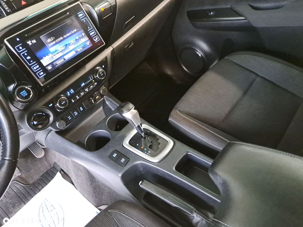 Toyota Hilux 2.4 D-4D Double Cab SR5 4x4 - 28