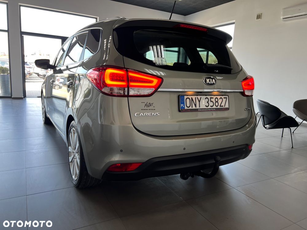 Kia Carens - 4
