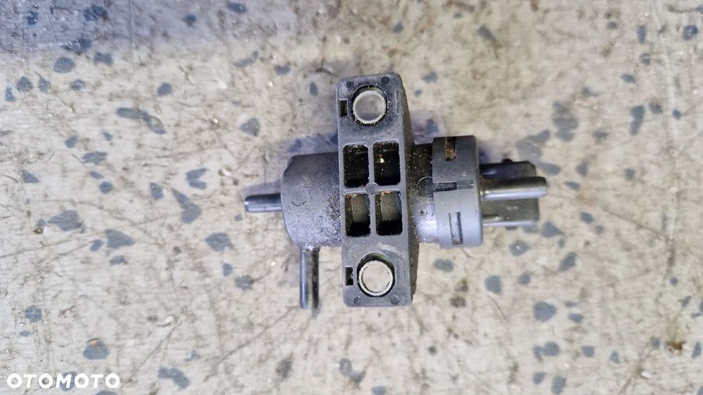 RENAULT 1.9 DCI ZAWÓR PODCIŚNIENIA 7700113709 - 2