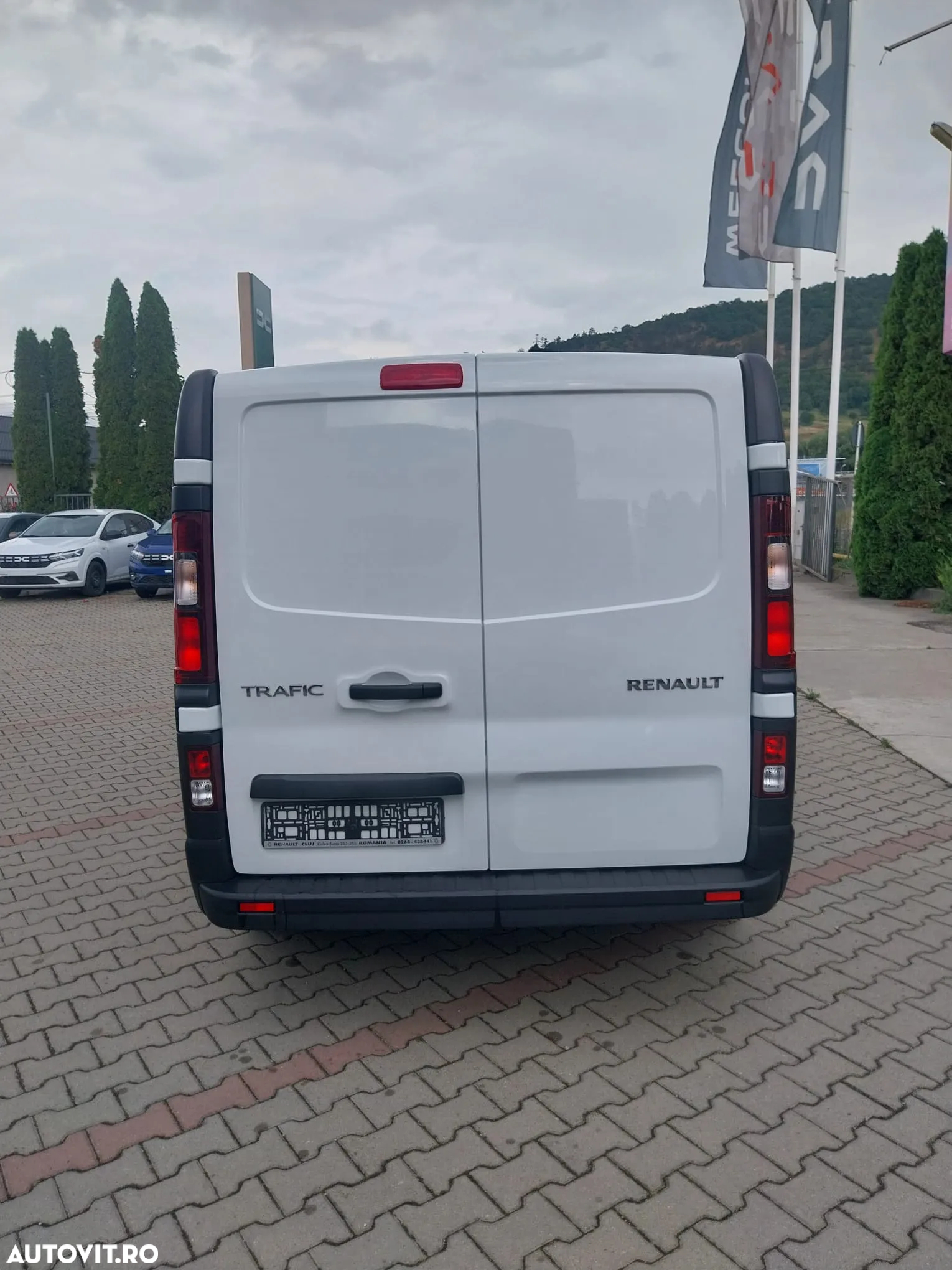 Renault Trafic 2.0 Blue dCi 150 Furgon Cabina Dubla L2H1 - 20