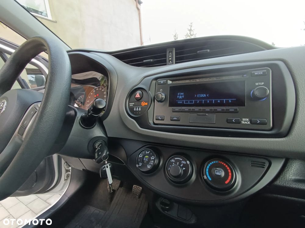 Toyota Yaris 1.0 Life EU6 - 13