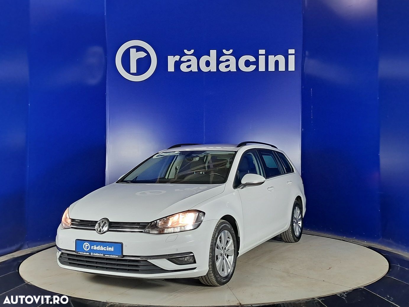 Volkswagen Golf - 1