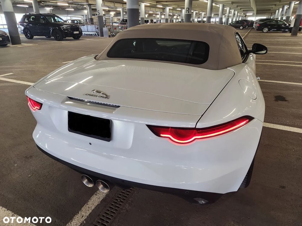 Jaguar F-Type Chequered Flag - 4