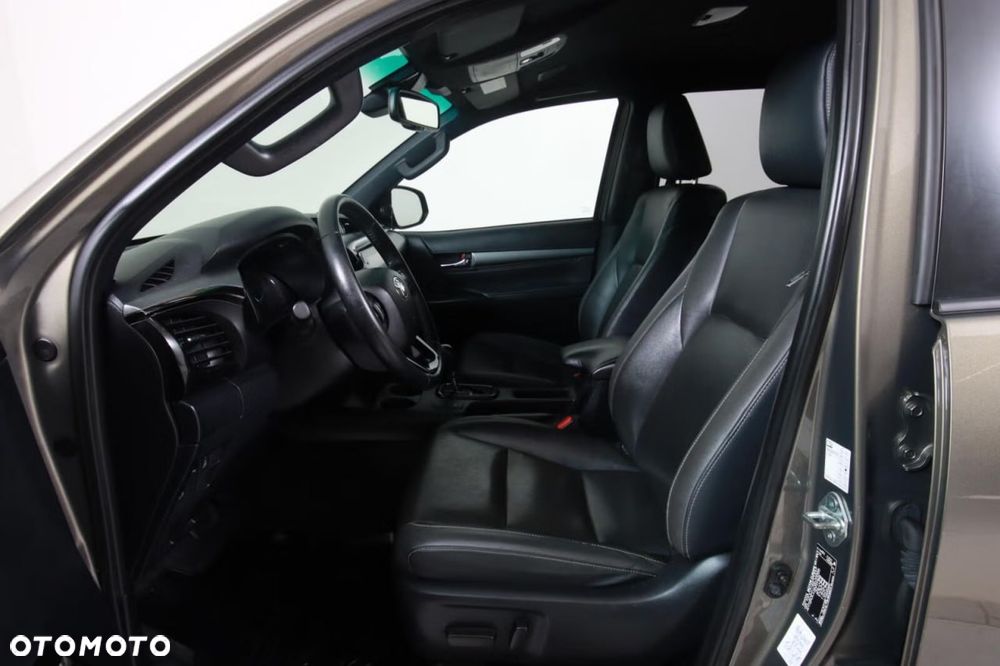 Toyota Hilux 4x4 Double Cab Autm Executive - 15