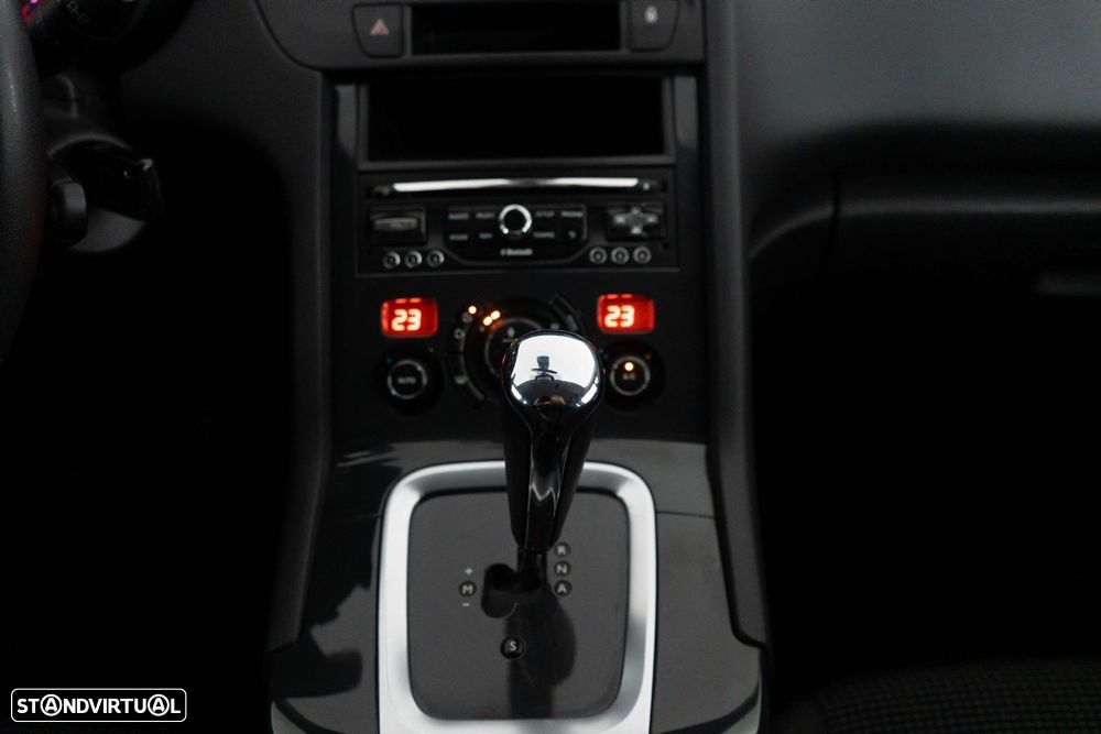 Peugeot 5008 1.6 E-HDi 7L Allure 2-Tronic - 24